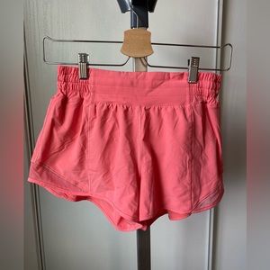 Lululemon Hotty Hot HR 2.5” size 6